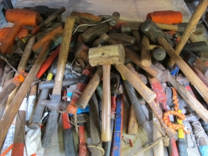 (1 PALLET) HAMMER, RUBBER MALLETS, SLEDGEHAMMERS, MALLETS. LOADING & HANDLING FEE $15-4019